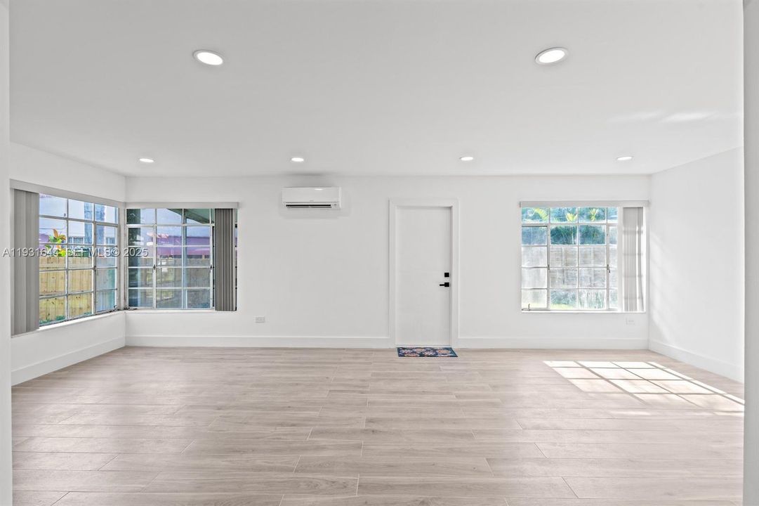 For Rent: $4,350 (3 beds, 2 baths, 1367 Square Feet)