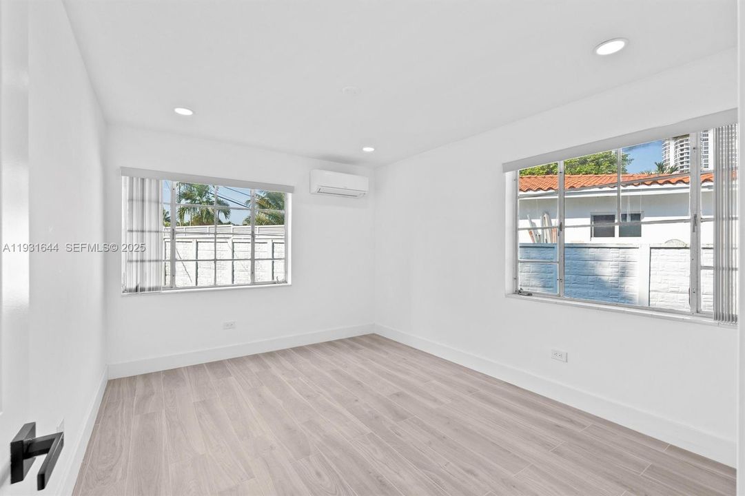 For Rent: $4,350 (3 beds, 2 baths, 1367 Square Feet)