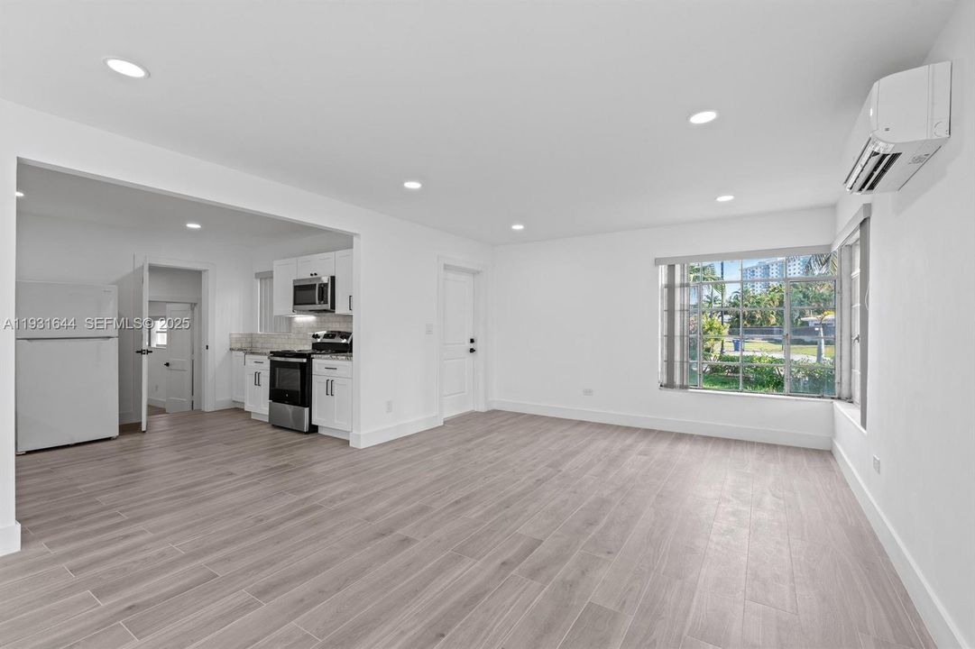 For Rent: $4,350 (3 beds, 2 baths, 1367 Square Feet)