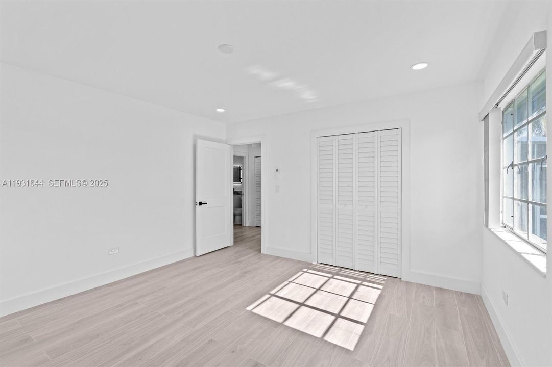 For Rent: $4,350 (3 beds, 2 baths, 1367 Square Feet)