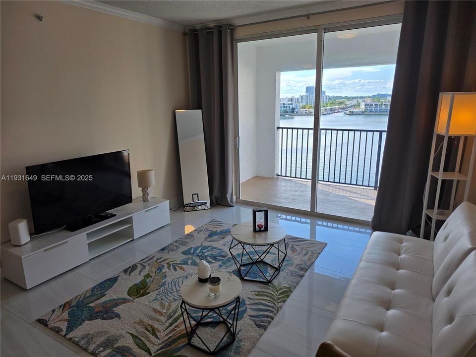 For Rent: $2,990 (2 beds, 2 baths, 1116 Square Feet)