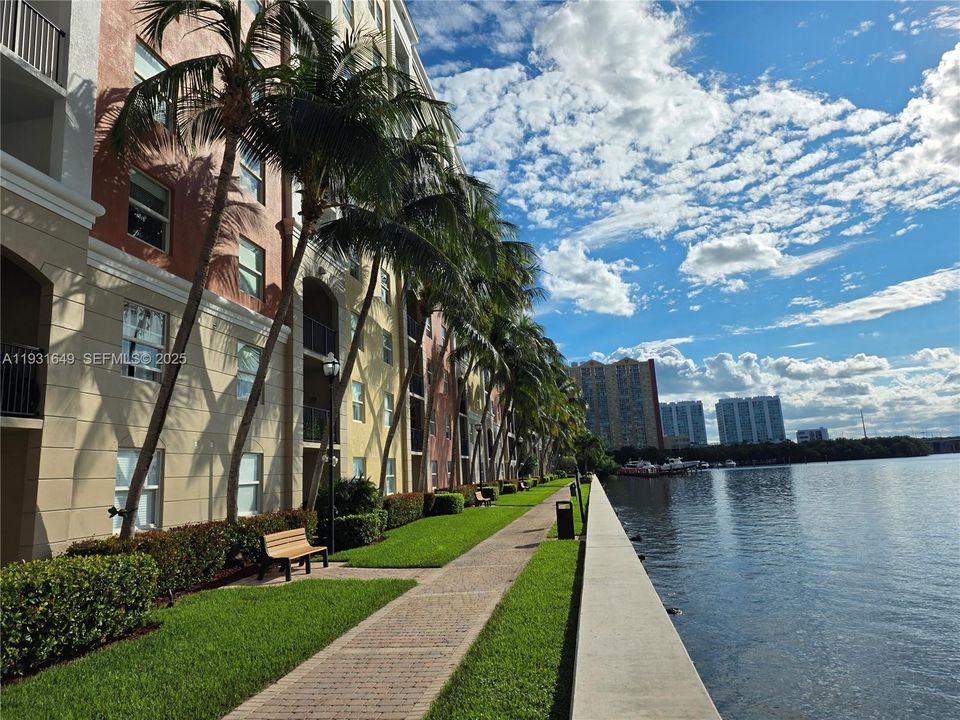 For Rent: $2,990 (2 beds, 2 baths, 1116 Square Feet)