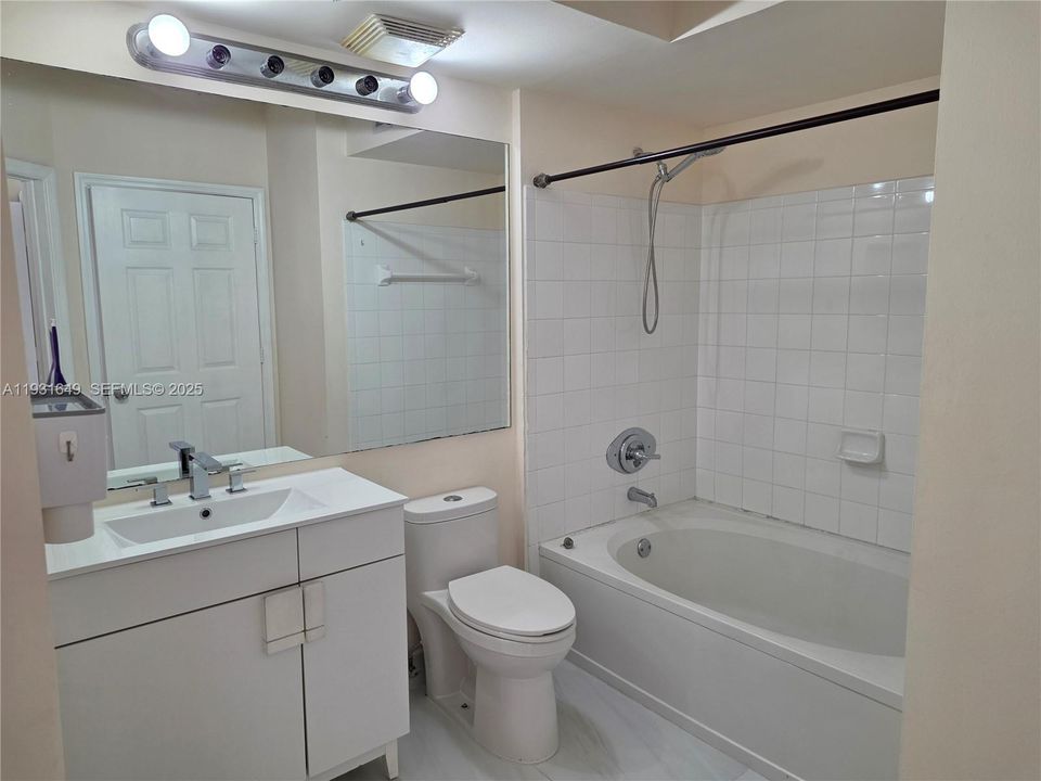 For Rent: $2,990 (2 beds, 2 baths, 1116 Square Feet)