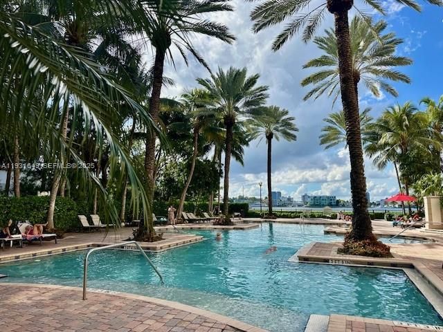 For Rent: $2,990 (2 beds, 2 baths, 1116 Square Feet)