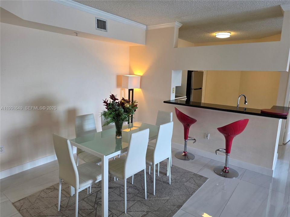 For Rent: $2,990 (2 beds, 2 baths, 1116 Square Feet)