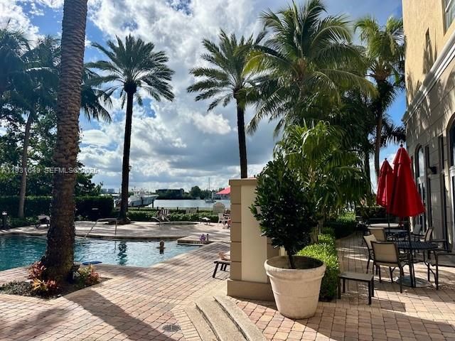 For Rent: $2,990 (2 beds, 2 baths, 1116 Square Feet)