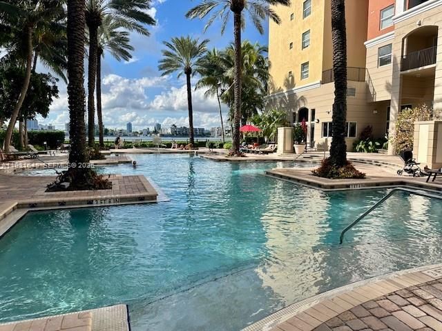 For Rent: $2,990 (2 beds, 2 baths, 1116 Square Feet)