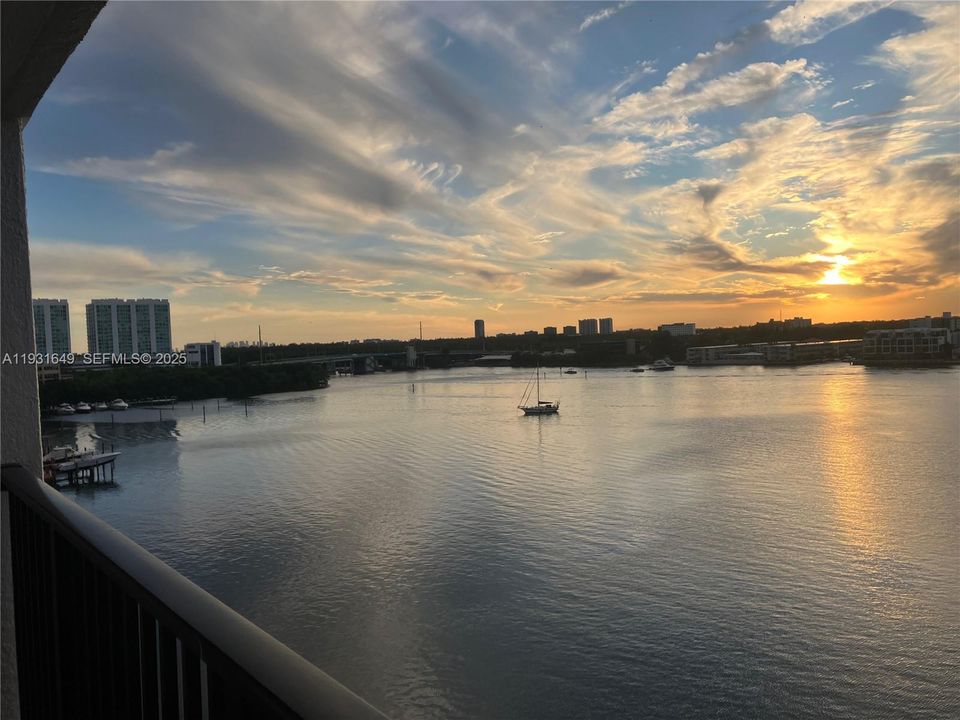 For Rent: $2,990 (2 beds, 2 baths, 1116 Square Feet)