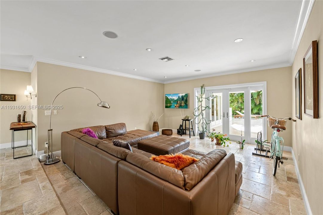 For Rent: $7,500 (4 beds, 2 baths, 2701 Square Feet)