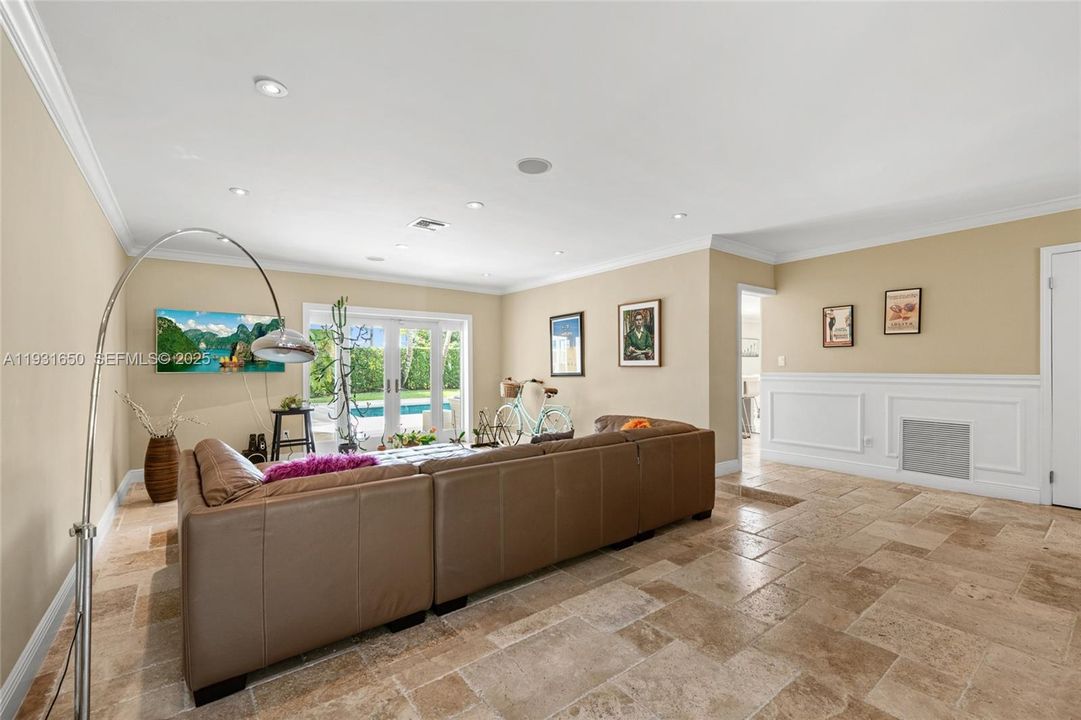 For Rent: $7,500 (4 beds, 2 baths, 2701 Square Feet)