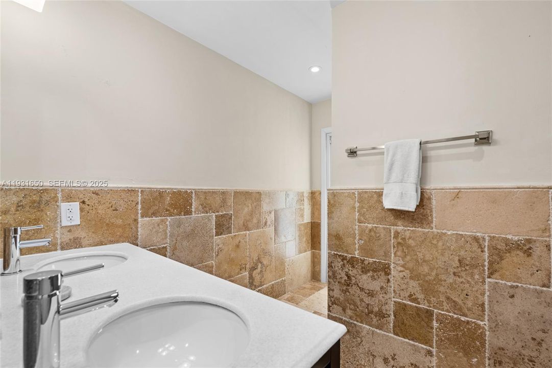 For Rent: $7,500 (4 beds, 2 baths, 2701 Square Feet)