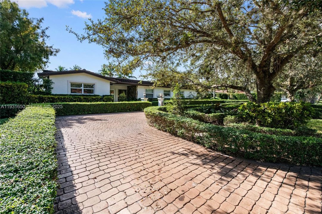 For Rent: $7,500 (4 beds, 2 baths, 2701 Square Feet)