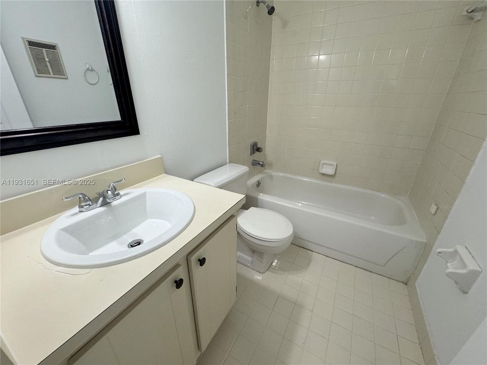 For Rent: $2,900 (3 beds, 2 baths, 1212 Square Feet)