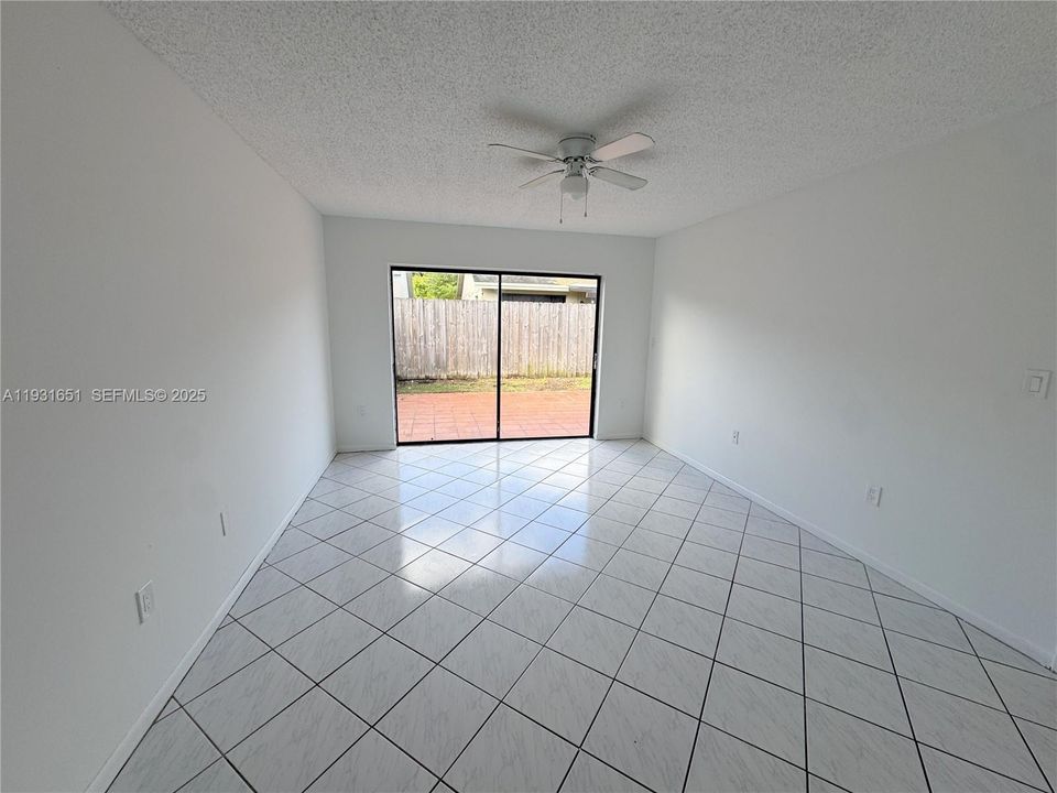 For Rent: $2,900 (3 beds, 2 baths, 1212 Square Feet)