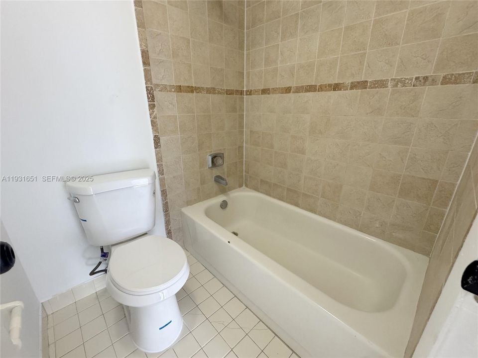 For Rent: $2,900 (3 beds, 2 baths, 1212 Square Feet)