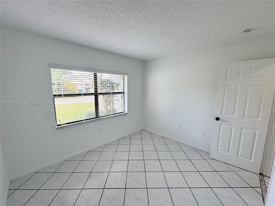 For Rent: $2,900 (3 beds, 2 baths, 1212 Square Feet)