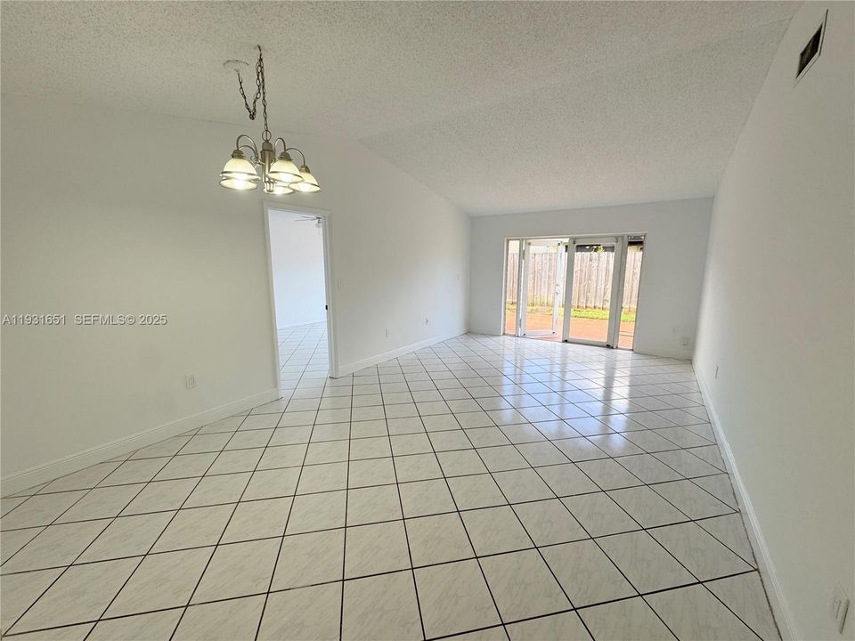 For Rent: $2,900 (3 beds, 2 baths, 1212 Square Feet)