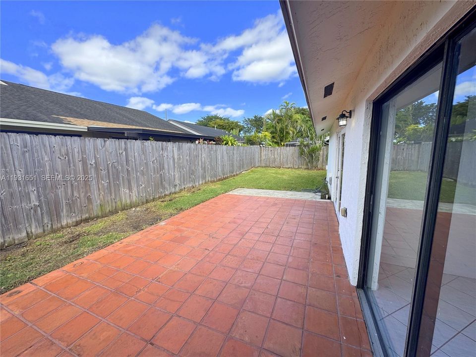 For Rent: $2,900 (3 beds, 2 baths, 1212 Square Feet)