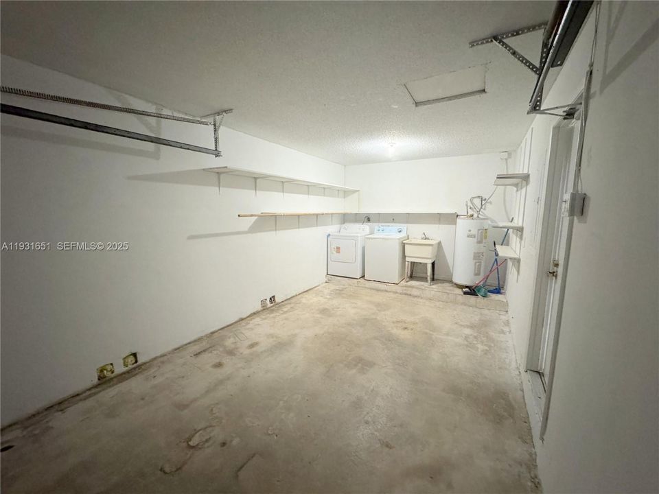 For Rent: $2,900 (3 beds, 2 baths, 1212 Square Feet)