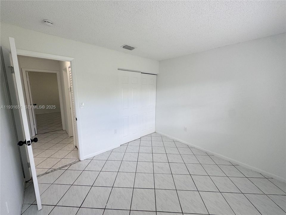 For Rent: $2,900 (3 beds, 2 baths, 1212 Square Feet)