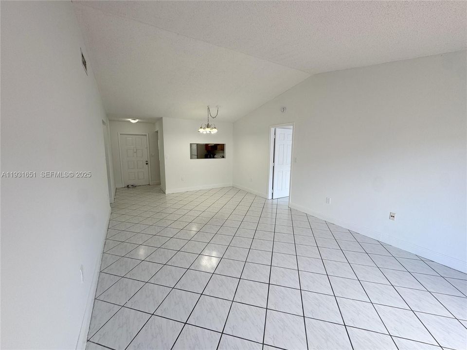 For Rent: $2,900 (3 beds, 2 baths, 1212 Square Feet)