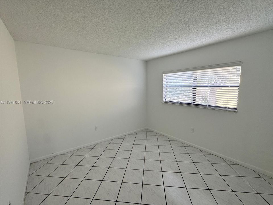 For Rent: $2,900 (3 beds, 2 baths, 1212 Square Feet)