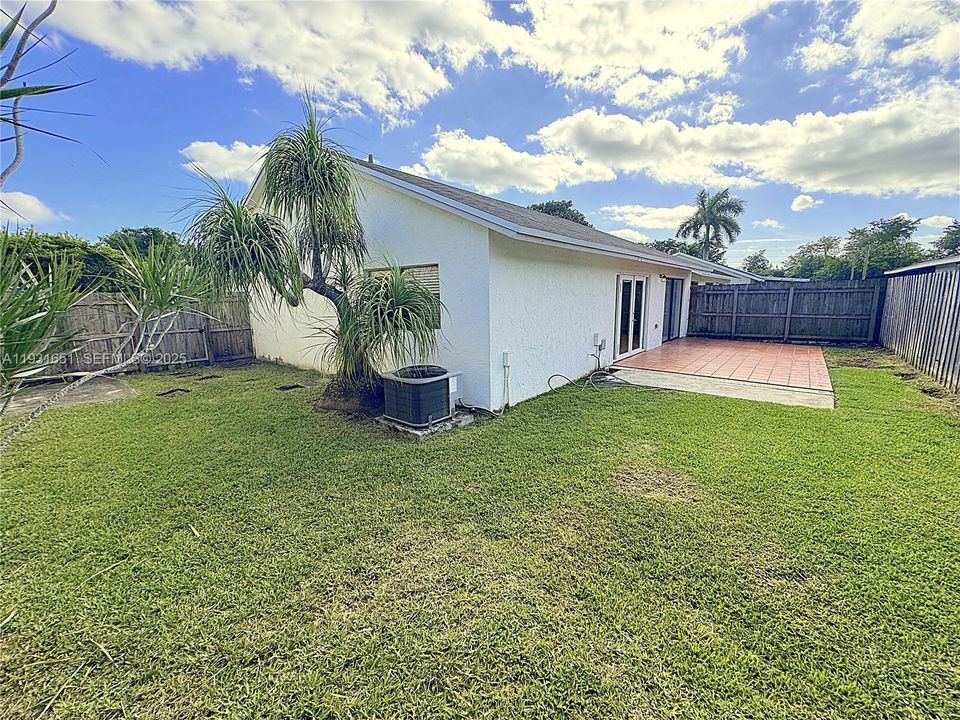 For Rent: $2,900 (3 beds, 2 baths, 1212 Square Feet)