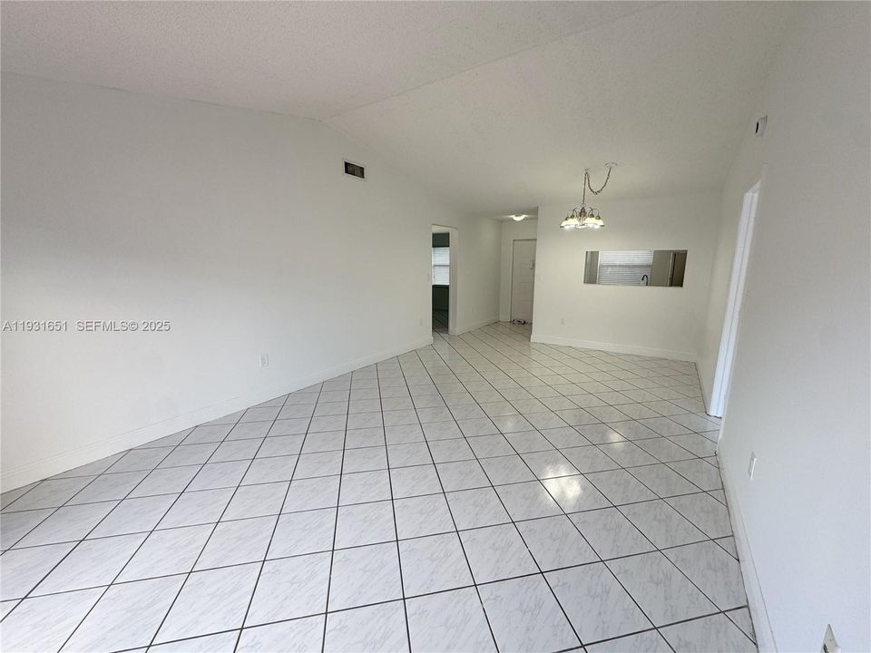 For Rent: $2,900 (3 beds, 2 baths, 1212 Square Feet)