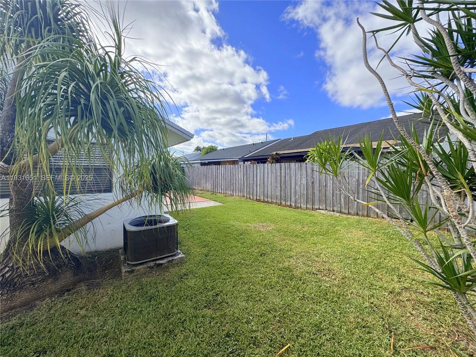 For Rent: $2,900 (3 beds, 2 baths, 1212 Square Feet)