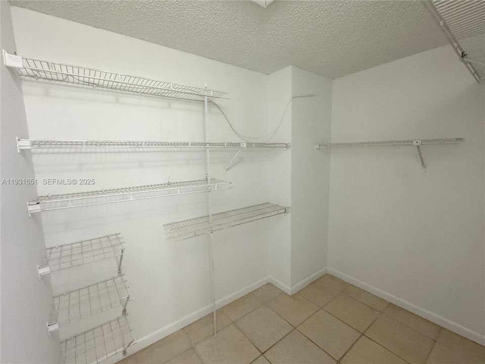 For Rent: $2,900 (3 beds, 2 baths, 1212 Square Feet)