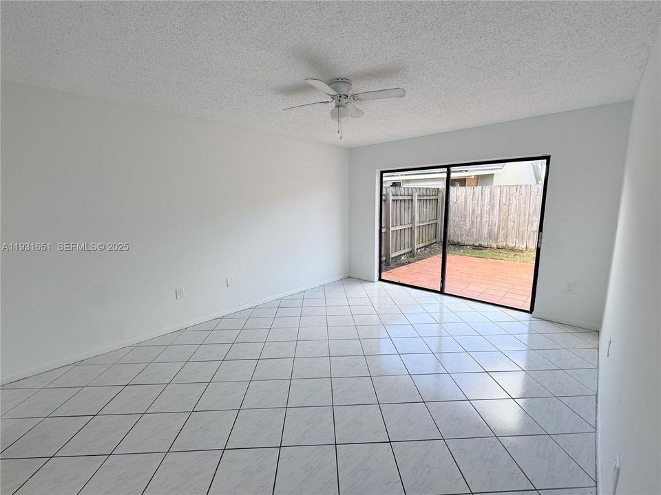 For Rent: $2,900 (3 beds, 2 baths, 1212 Square Feet)