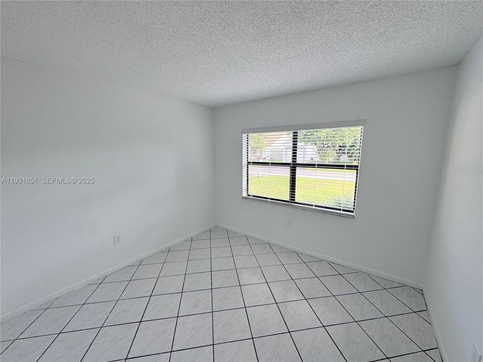 For Rent: $2,900 (3 beds, 2 baths, 1212 Square Feet)