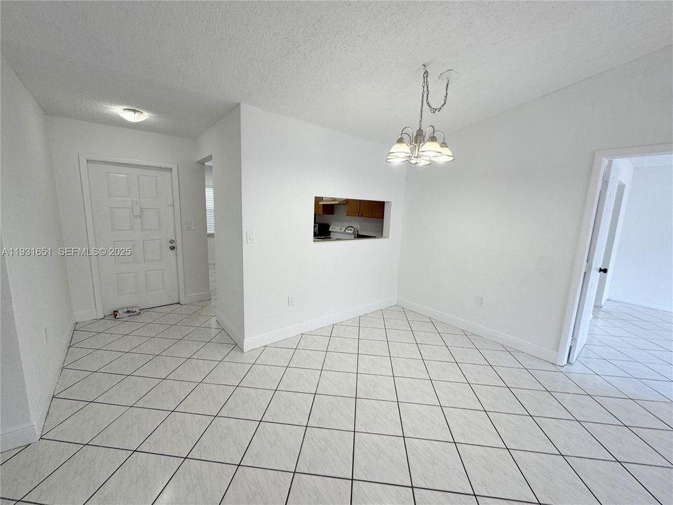 For Rent: $2,900 (3 beds, 2 baths, 1212 Square Feet)