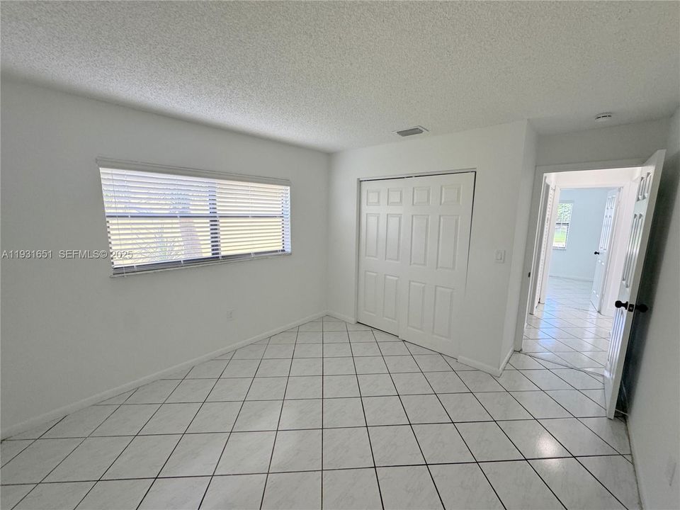 For Rent: $2,900 (3 beds, 2 baths, 1212 Square Feet)