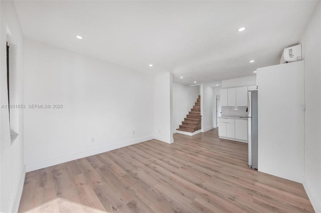 For Rent: $2,150 (2 beds, 1 baths, 1541 Square Feet)