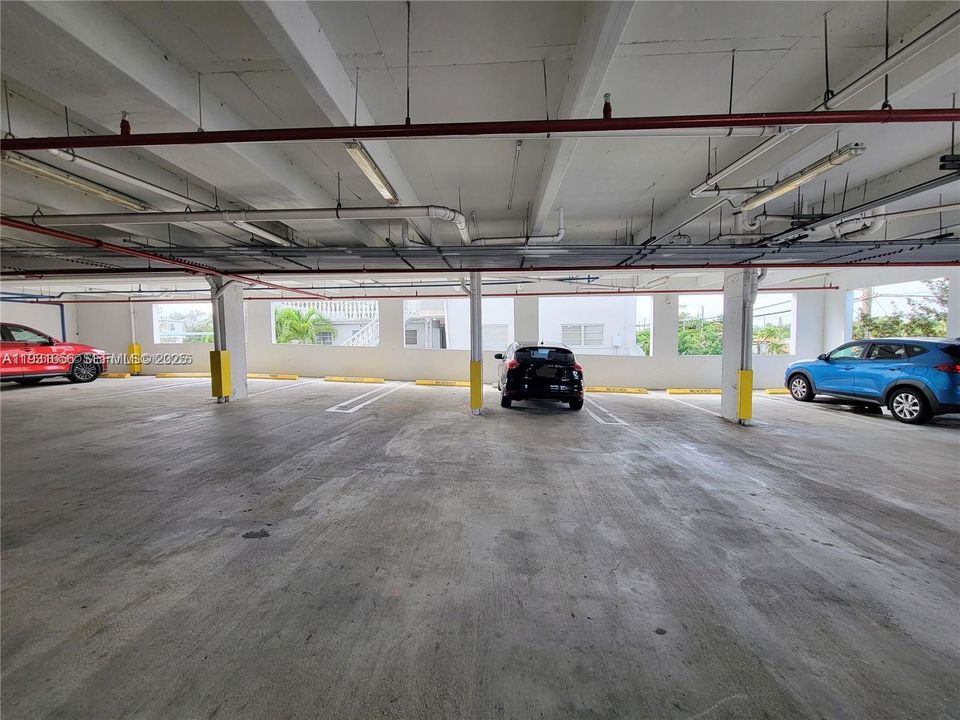 В аренду: $2,500 (3 спален, 2 ванн, 29413 Квадратных фут)