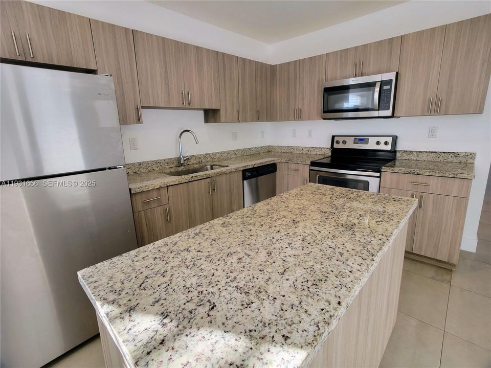 В аренду: $2,500 (3 спален, 2 ванн, 29413 Квадратных фут)