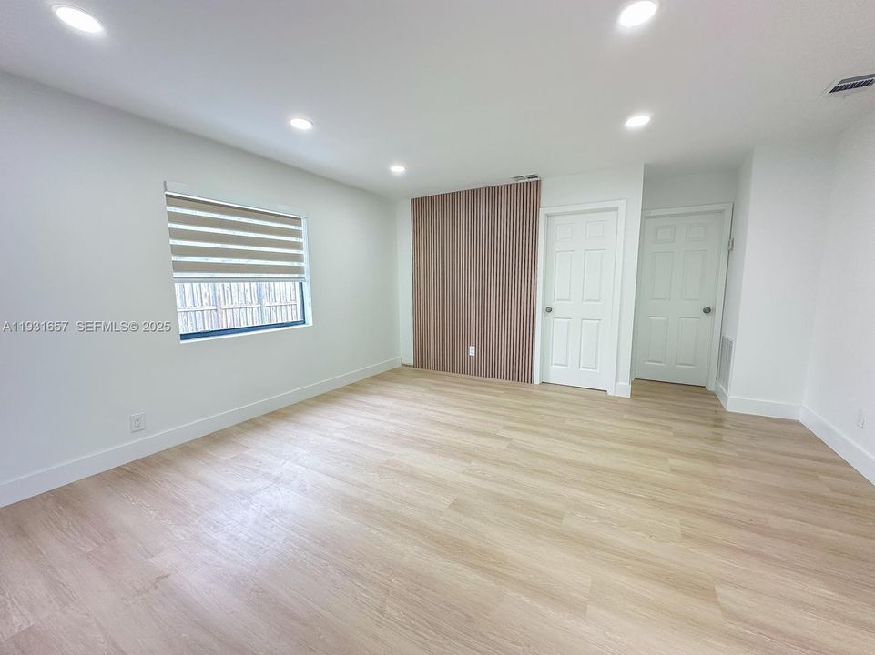 На продажу: $430,000 (2 спален, 1 ванн, 800 Квадратных фут)