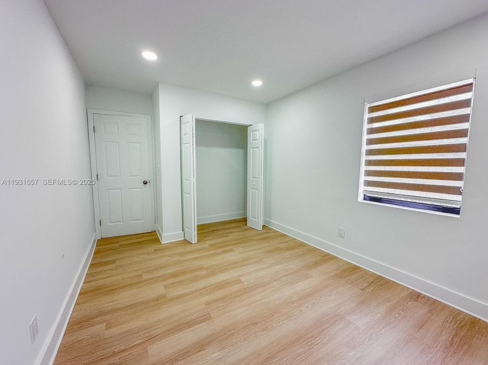 На продажу: $430,000 (2 спален, 1 ванн, 800 Квадратных фут)