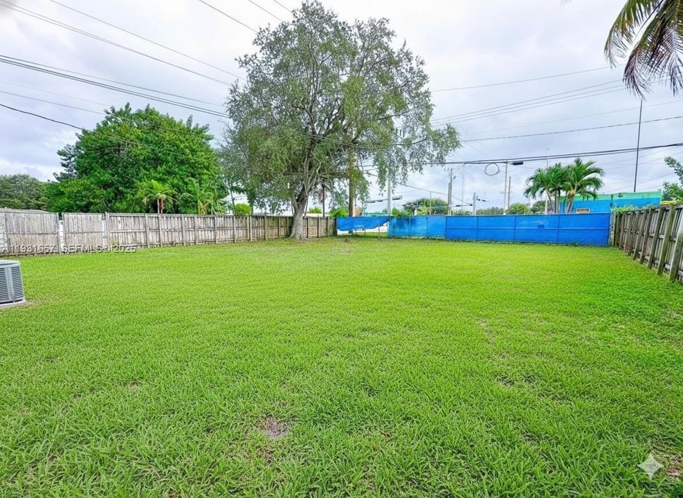 На продажу: $430,000 (2 спален, 1 ванн, 800 Квадратных фут)