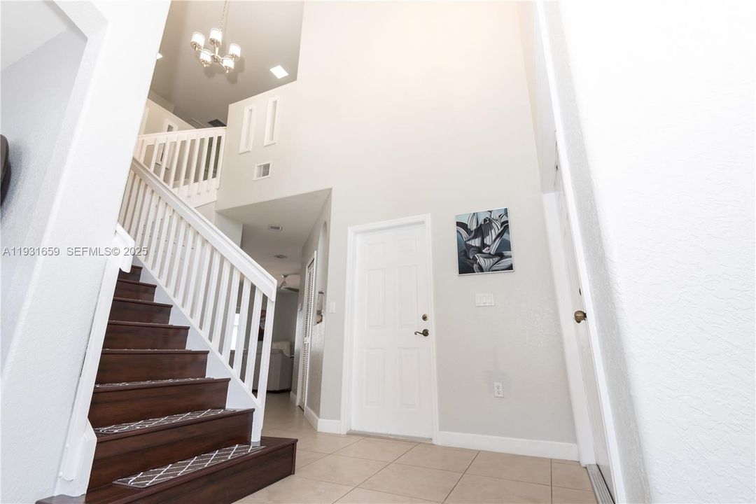 En Renta: $5,300 (4 camas, 3 baños, 2544 Pies cuadrados)