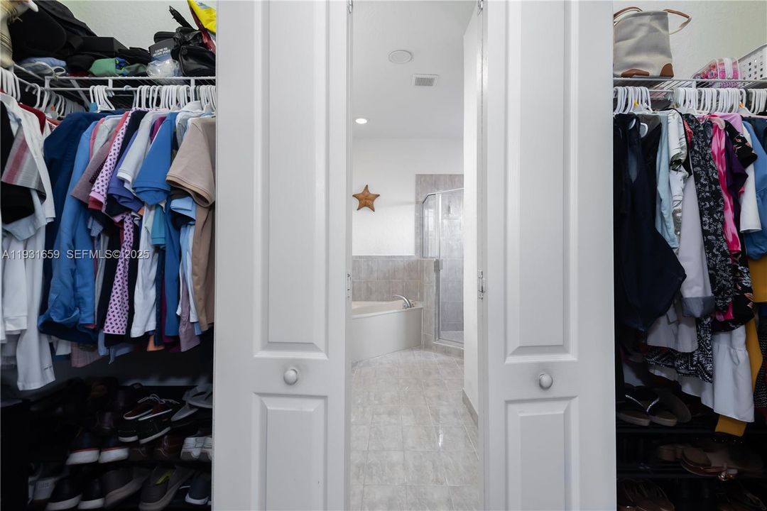 En Renta: $5,300 (4 camas, 3 baños, 2544 Pies cuadrados)