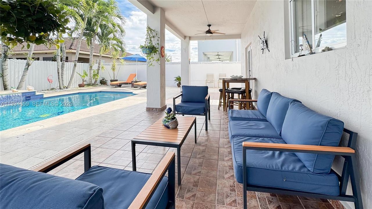 En Renta: $5,300 (4 camas, 3 baños, 2544 Pies cuadrados)