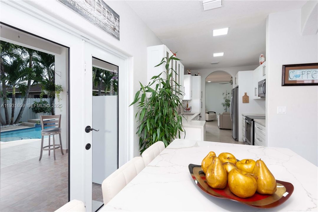 En Renta: $5,300 (4 camas, 3 baños, 2544 Pies cuadrados)