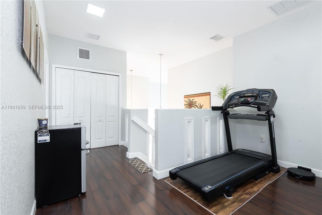 En Renta: $5,300 (4 camas, 3 baños, 2544 Pies cuadrados)