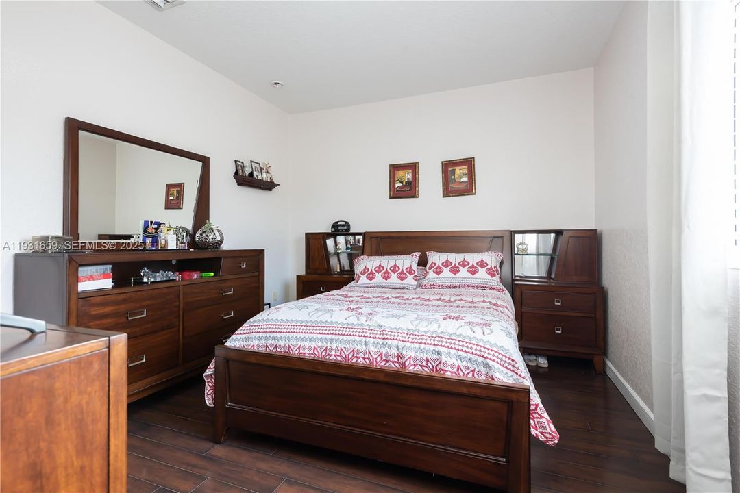 En Renta: $5,300 (4 camas, 3 baños, 2544 Pies cuadrados)