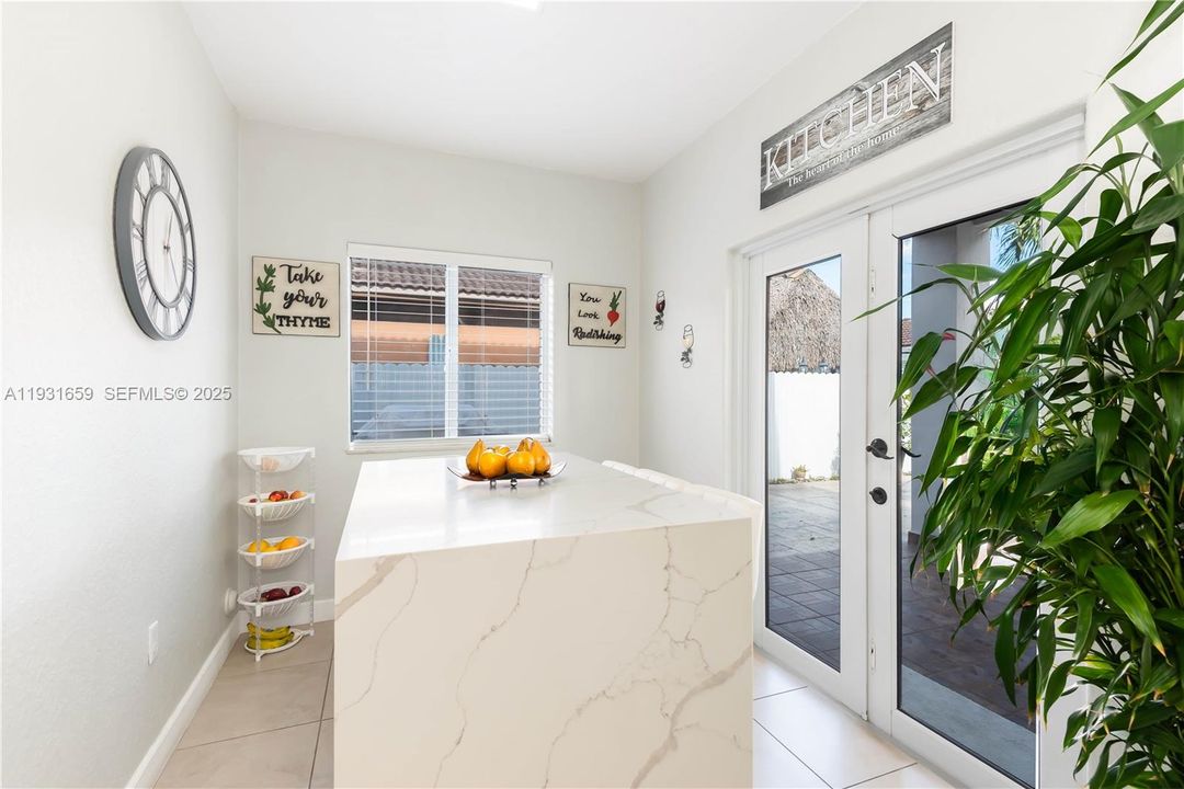 En Renta: $5,300 (4 camas, 3 baños, 2544 Pies cuadrados)