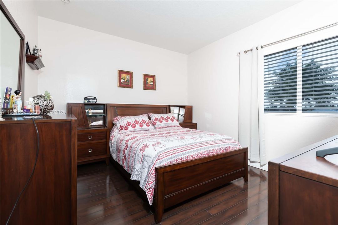 En Renta: $5,300 (4 camas, 3 baños, 2544 Pies cuadrados)