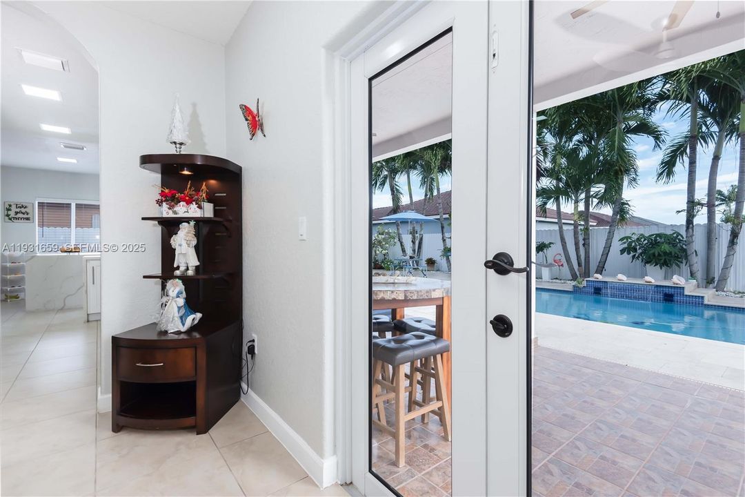 En Renta: $5,300 (4 camas, 3 baños, 2544 Pies cuadrados)