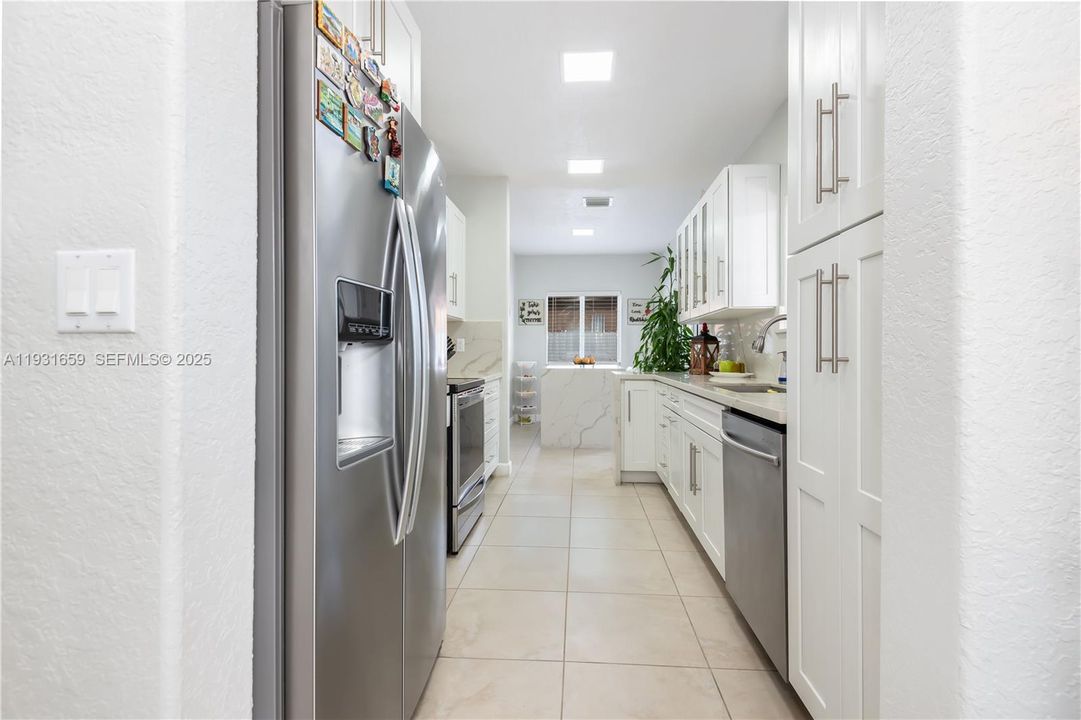 En Renta: $5,300 (4 camas, 3 baños, 2544 Pies cuadrados)